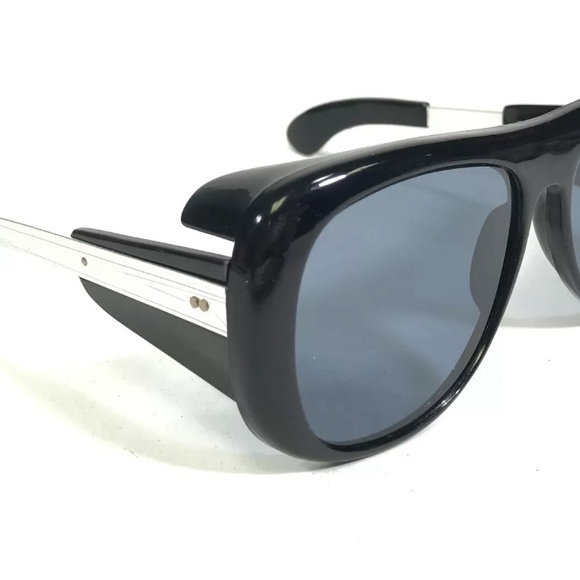 VTG 1986/Thick Glass Polarized Lens/Black/Silver Frames with Side Shield… - Picture 11 of 12